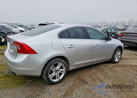 2015 Volvo S60 Premier+ z USA, uszkodzony, nr VIN YV1612TCXF1318035